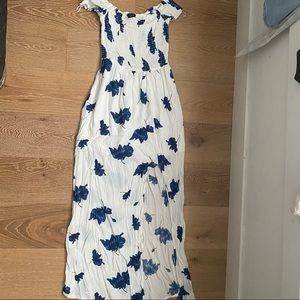 Maxi dress with side slit